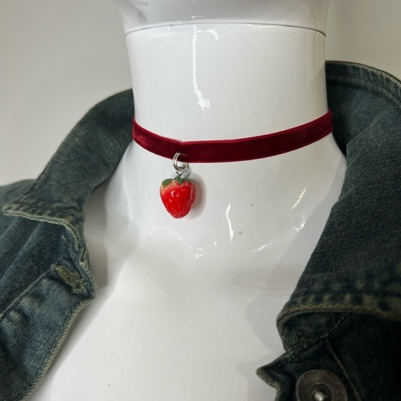 Choker necklace velvet strawberry necklace red wine velvet cute necklace fruit - Picture 9 of 10